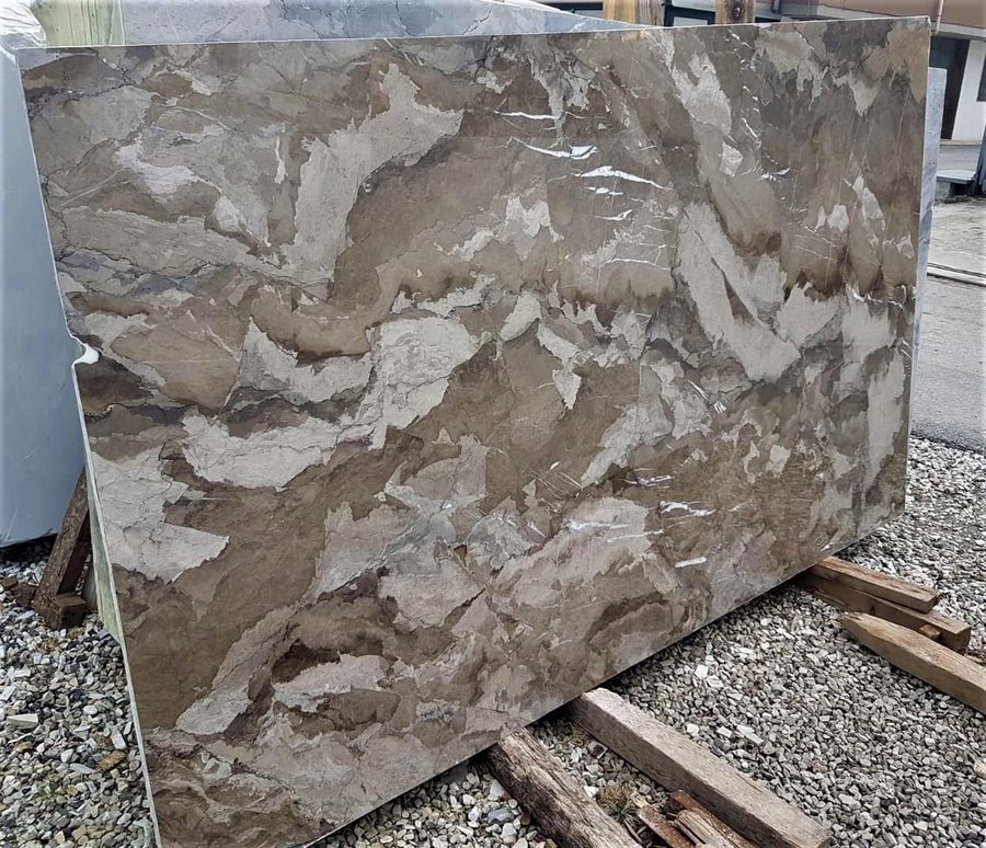 Nuvola Grigia, grey marble with a green shadow